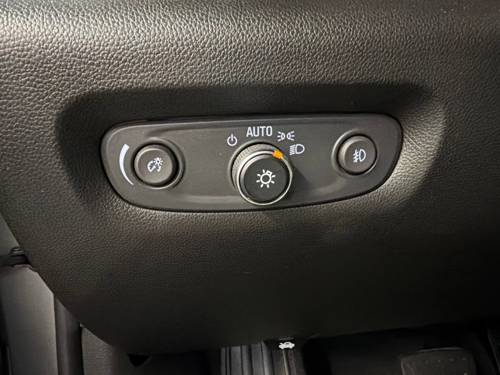 Used 2018 Chevrolet Traverse LT FWD image 25