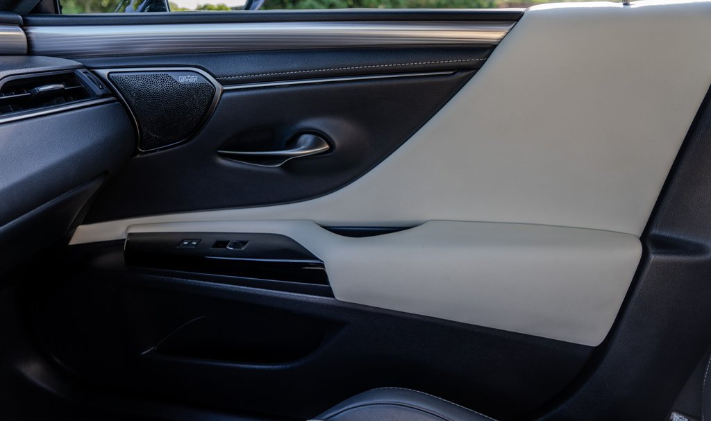 Used 2022 Lexus ES 350 F Sport w/ Accessory Package 2 FWD image 22
