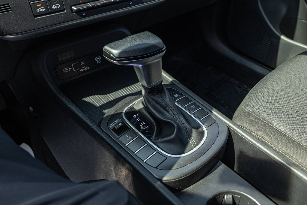 Certified 2025 Hyundai Kona SEL AWD/4WD image 19