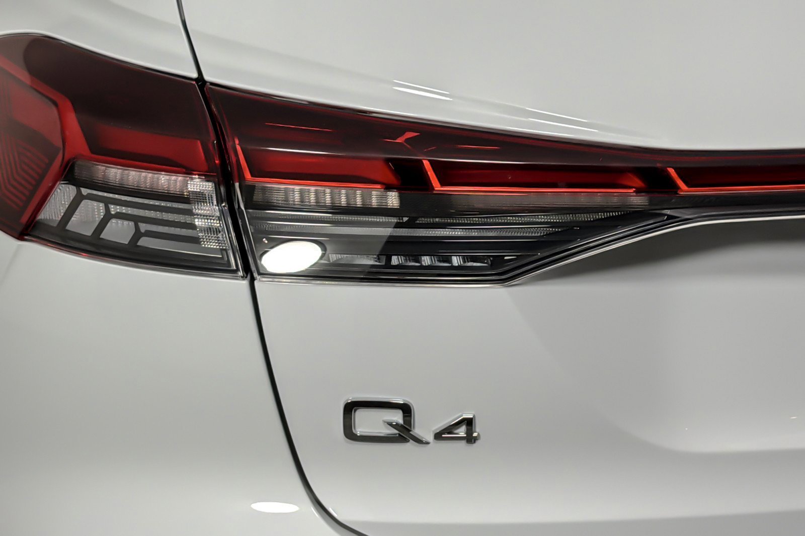 Used 2023 Audi Q4 e-tron Premium Plus w/ Premium Plus image 27