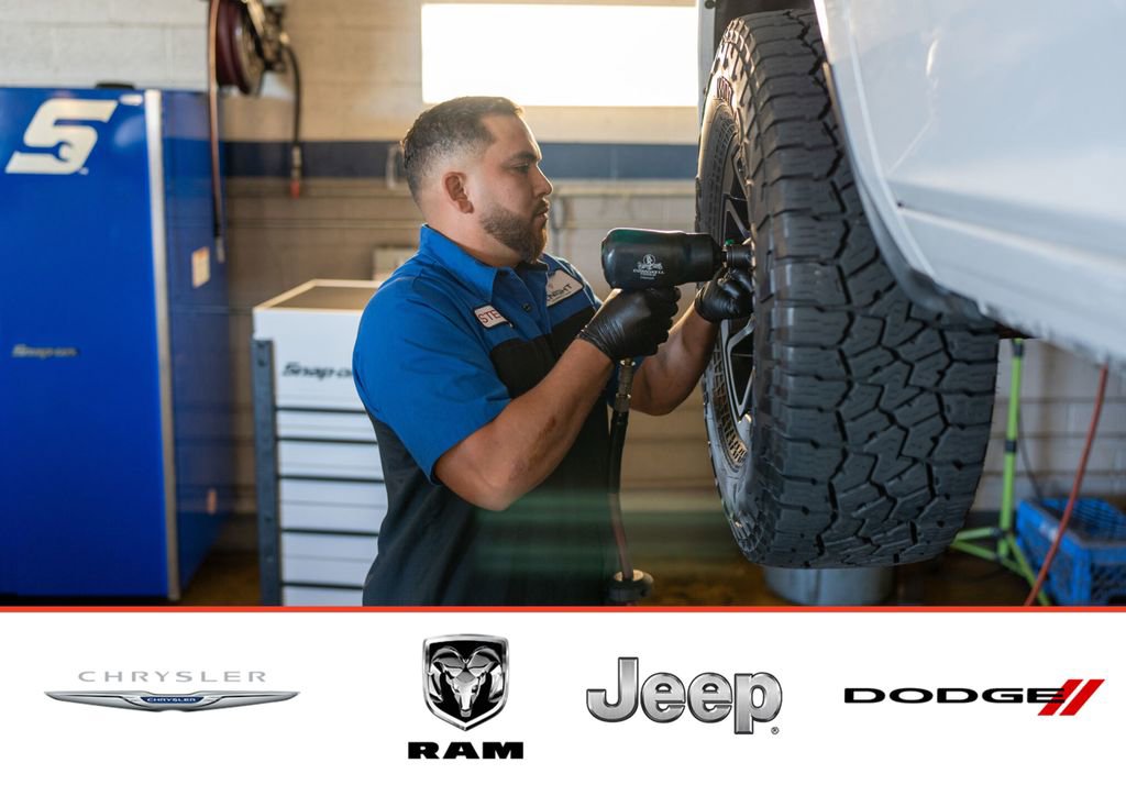 Used 2015 Jeep Wrangler Unlimited Rubicon w/ Connectivity Group image 8