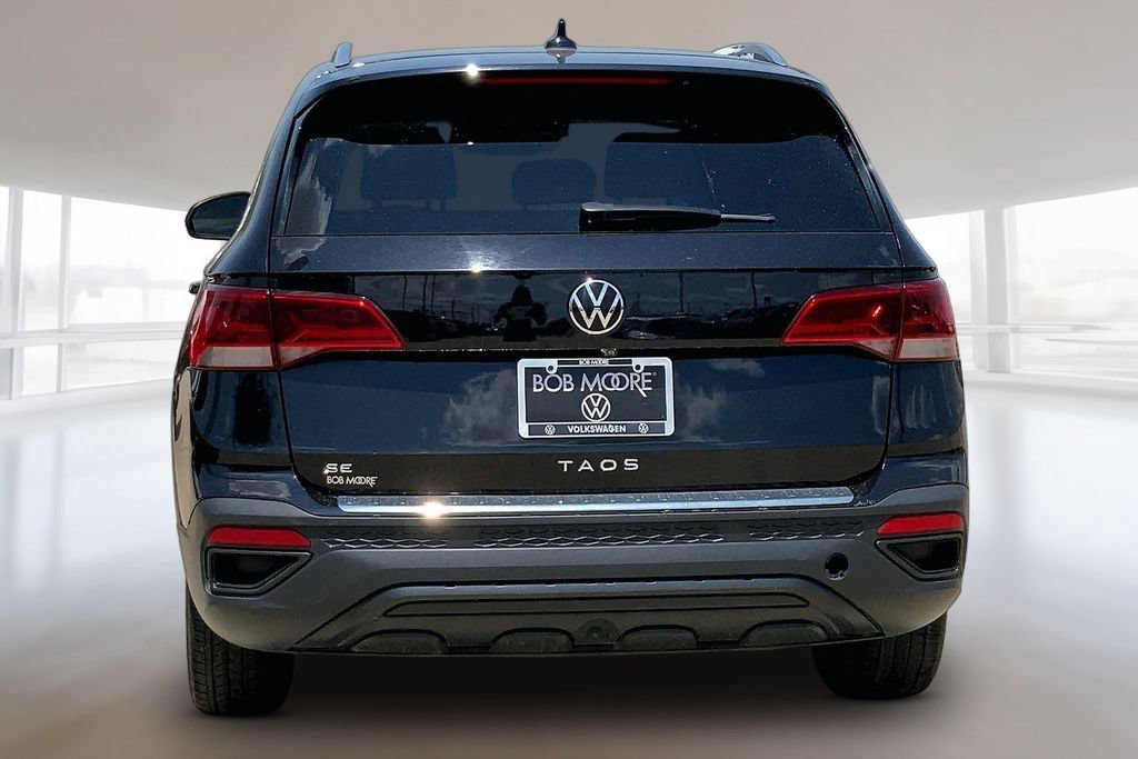 Used 2023 Volkswagen Taos SE w/ Black Wheel Package FWD image 4