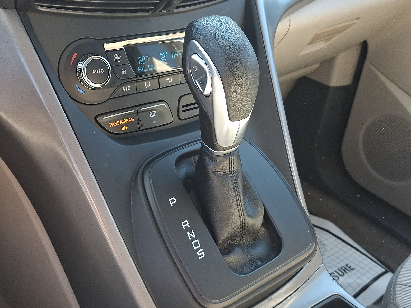 Used 2015 Ford Escape SE w/ Equipment Group 201A AWD/4WD image 16