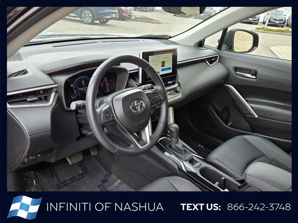 Used 2025 Toyota Corolla Cross XLE AWD/4WD image 5