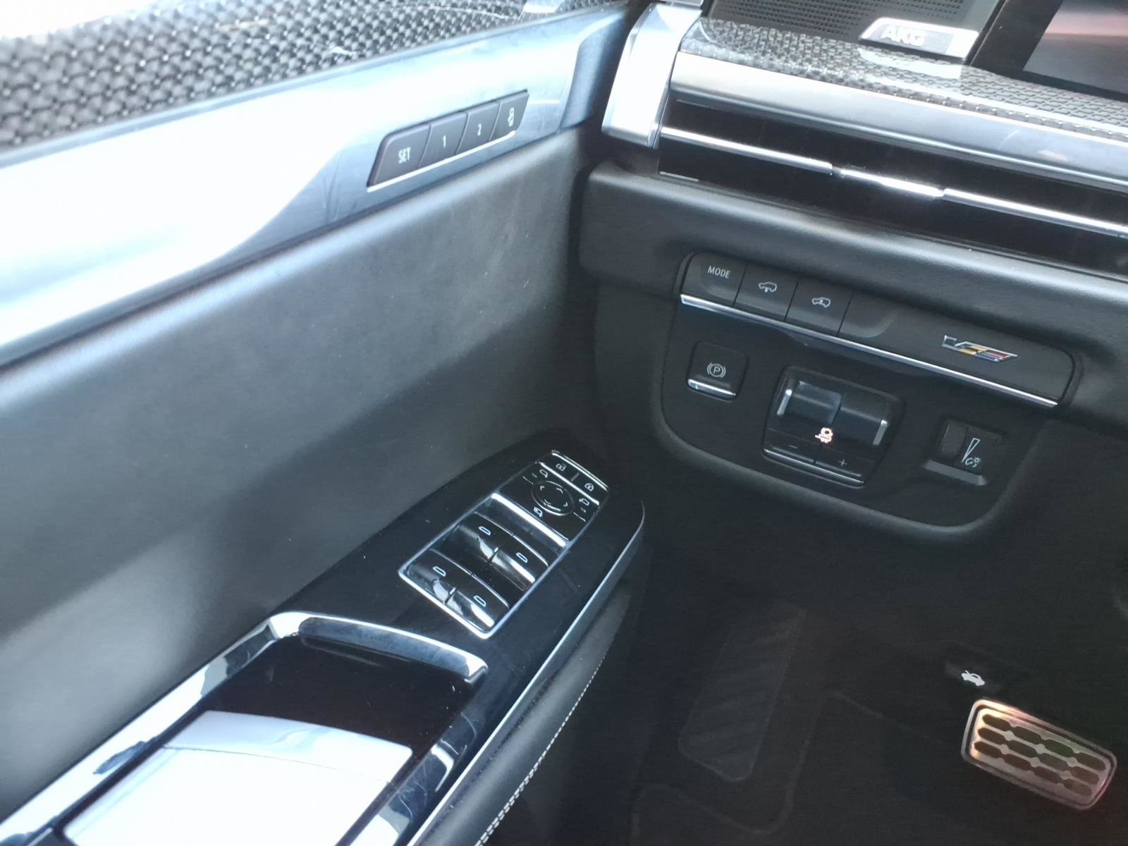 Used 2025 Cadillac Escalade V w/ LPO, ONYX Package AWD/4WD image 19