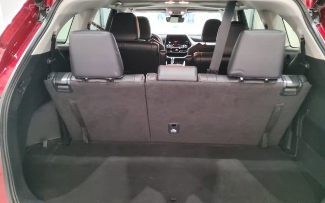 Used 2023 Toyota Highlander XLE FWD image 15