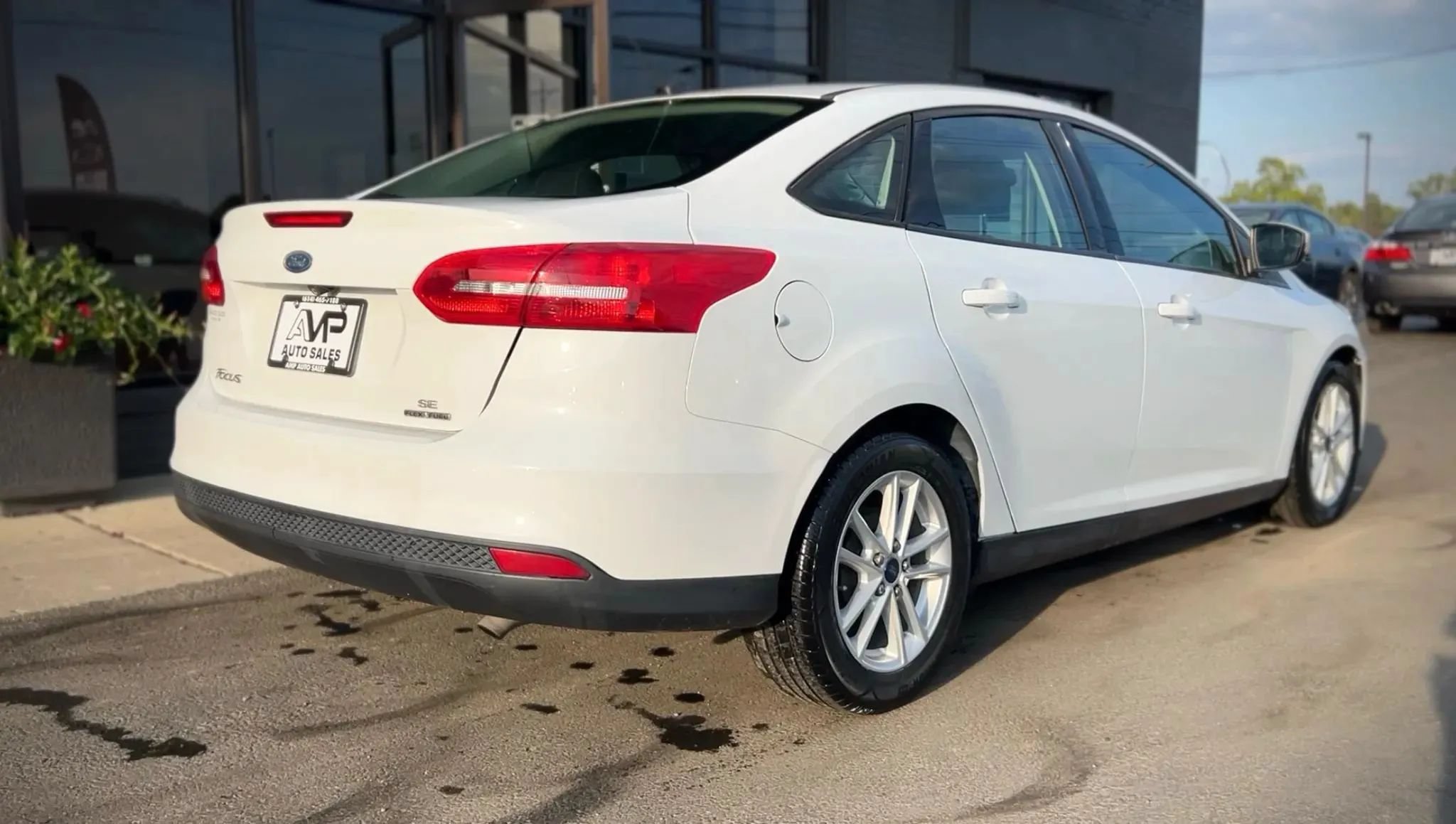Used 2015 Ford Focus SE w/ SE Cold Weather Package FWD image 3