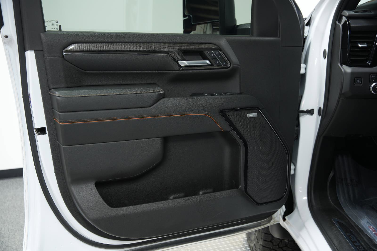 Used 2024 GMC Sierra 2500 AT4 w/ AT4 Premium Plus Package image 24