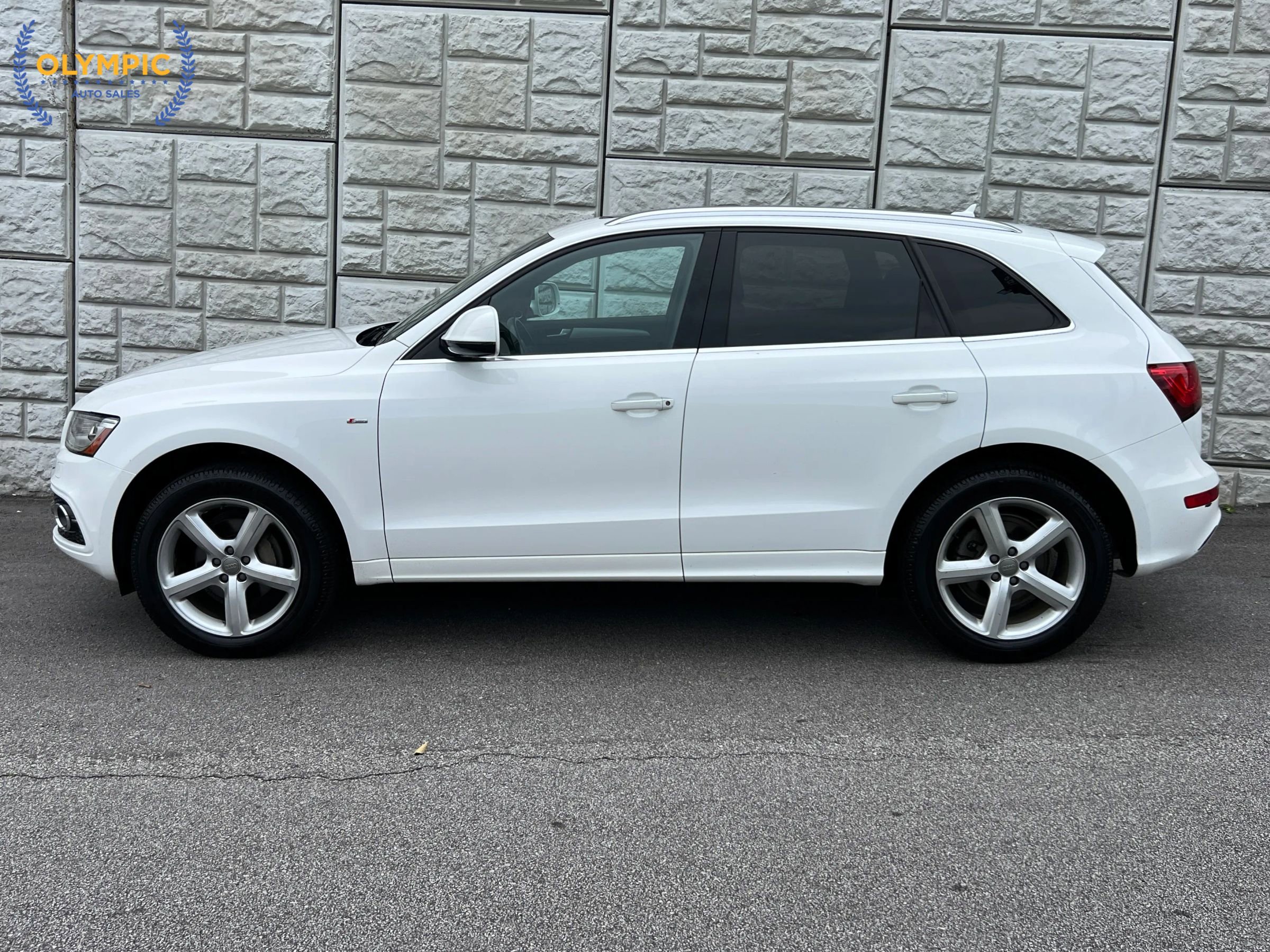 Used 2017 Audi Q5 2.0T Premium Plus w/ Technology Package AWD/4WD image 7
