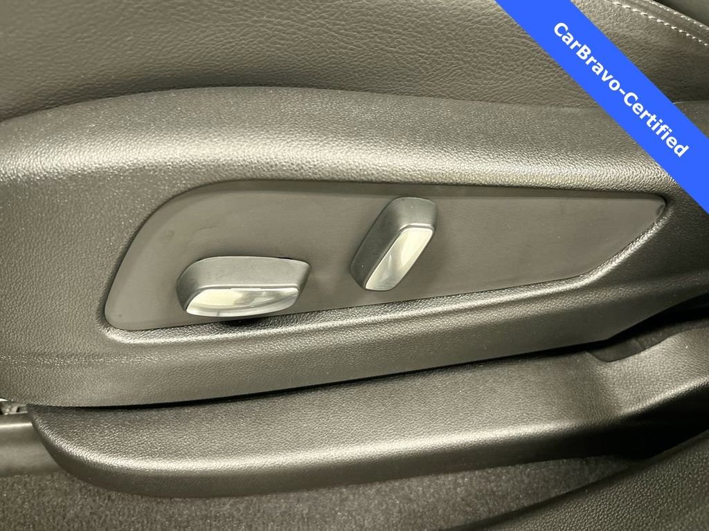 Certified 2025 Cadillac XT5 Luxury image 10