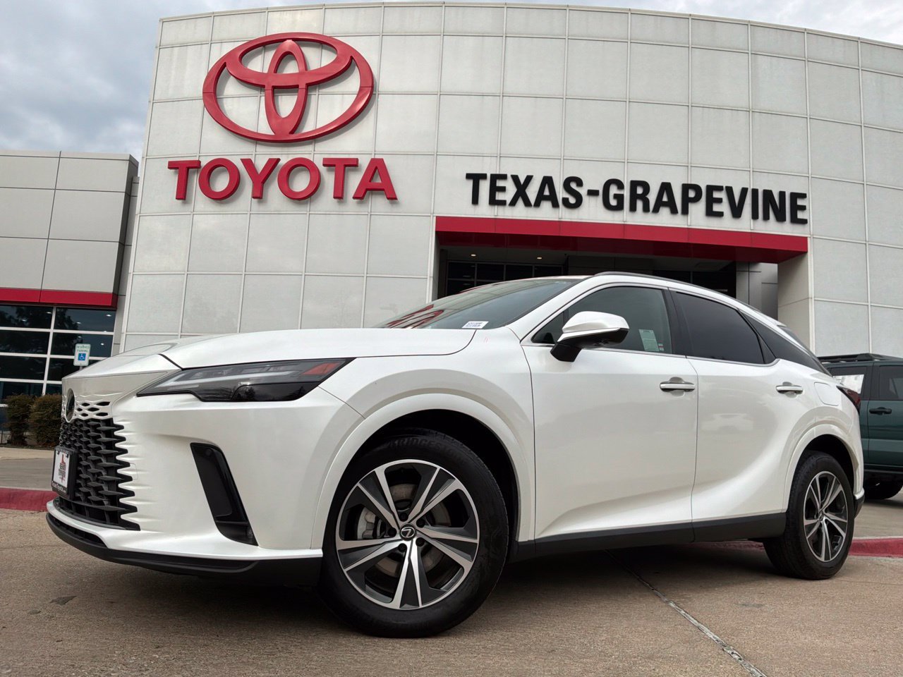 Used 2025 Lexus RX 350 Premium FWD image 2
