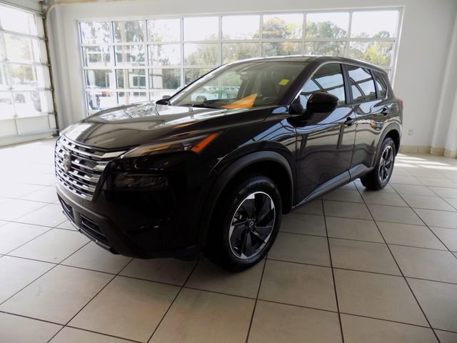 Used 2025 Nissan Rogue SV image 3