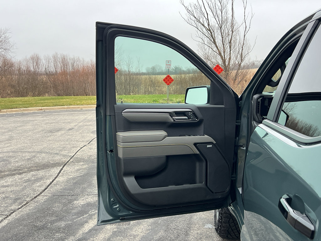 Used 2025 Chevrolet Silverado 1500 ZR2 w/ Technology Package image 13