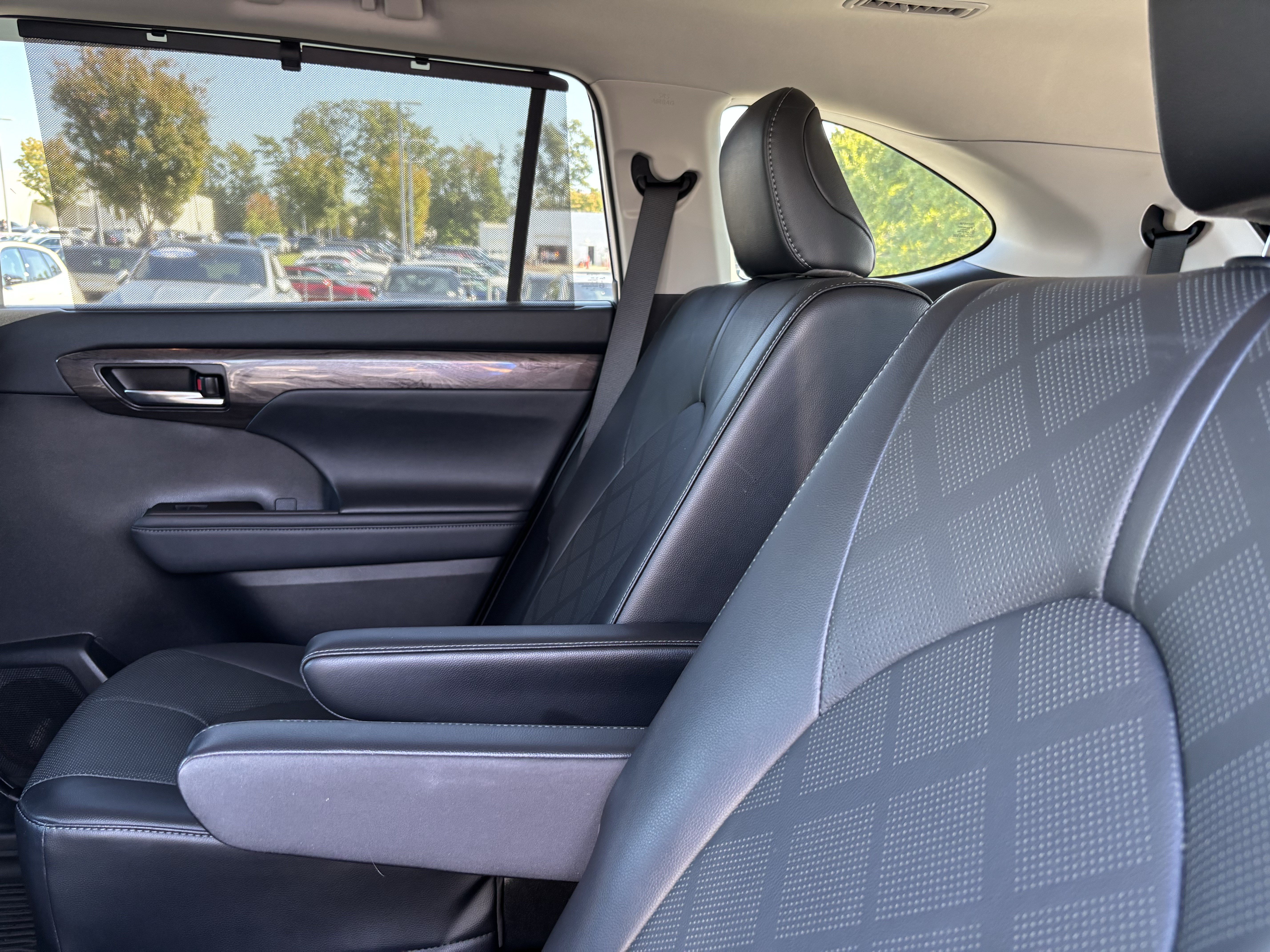Used 2022 Toyota Highlander Platinum AWD/4WD image 32