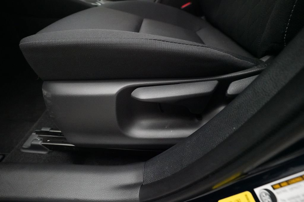 Used 2025 Toyota Corolla LE FWD image 28