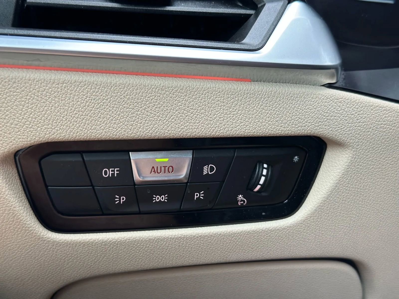 Used 2021 BMW 330i xDrive Sedan w/ Convenience Package image 30