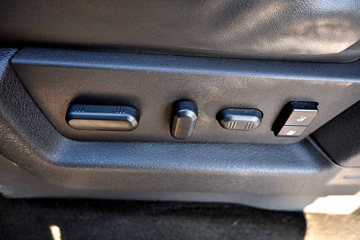 Used 2012 Ford F150 Raptor w/ Raptor Luxury Pkg image 18