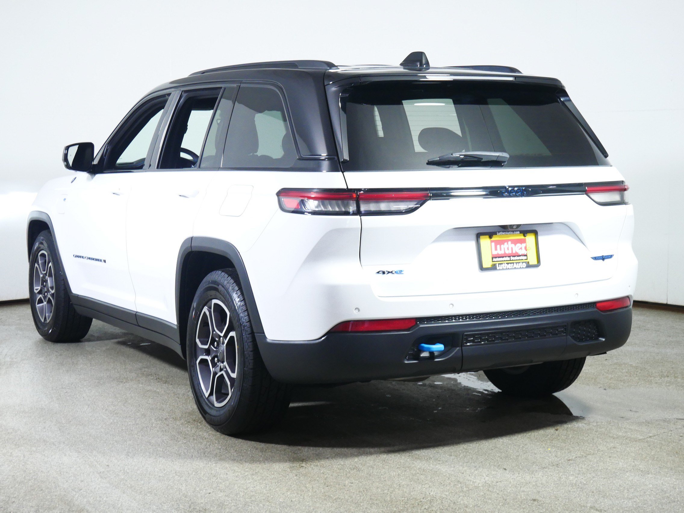 Used 2022 Jeep Grand Cherokee Trailhawk AWD/4WD image 5