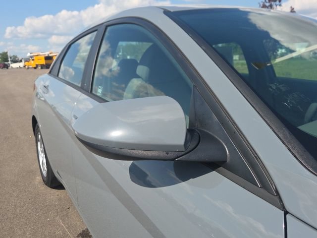 Used 2021 Hyundai Elantra SE FWD image 5