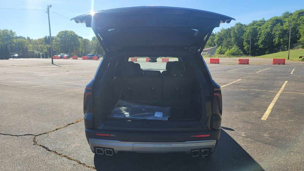 New 2026 Chevrolet Traverse LT w/ LPO, Floor Liner Package image 11
