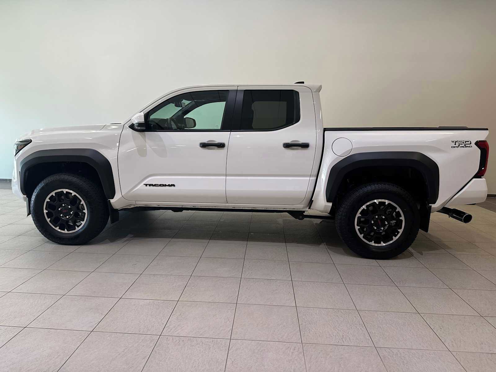 Certified 2024 Toyota Tacoma TRD Off-Road w/ TRD Off Road Upgrade Package AWD/4WD image 3