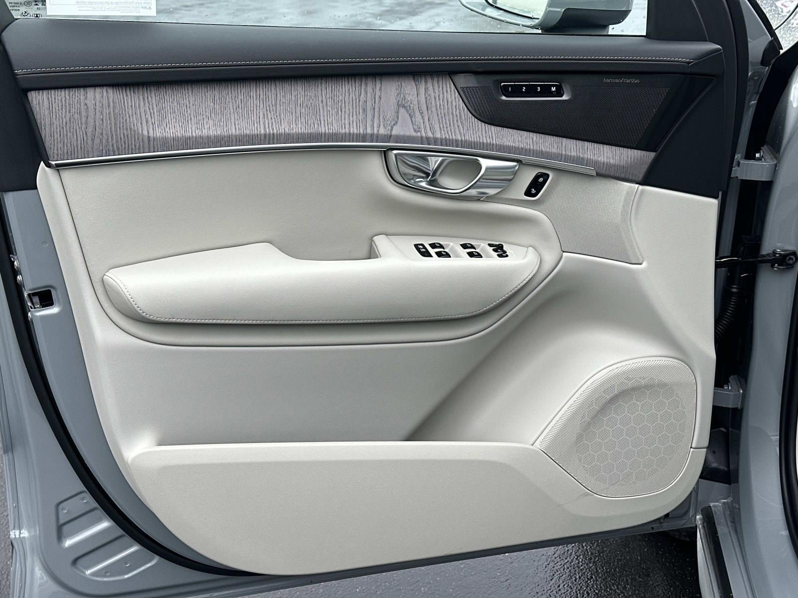 New 2026 Volvo XC90 B6 Ultra w/ Protection Package AWD/4WD image 11