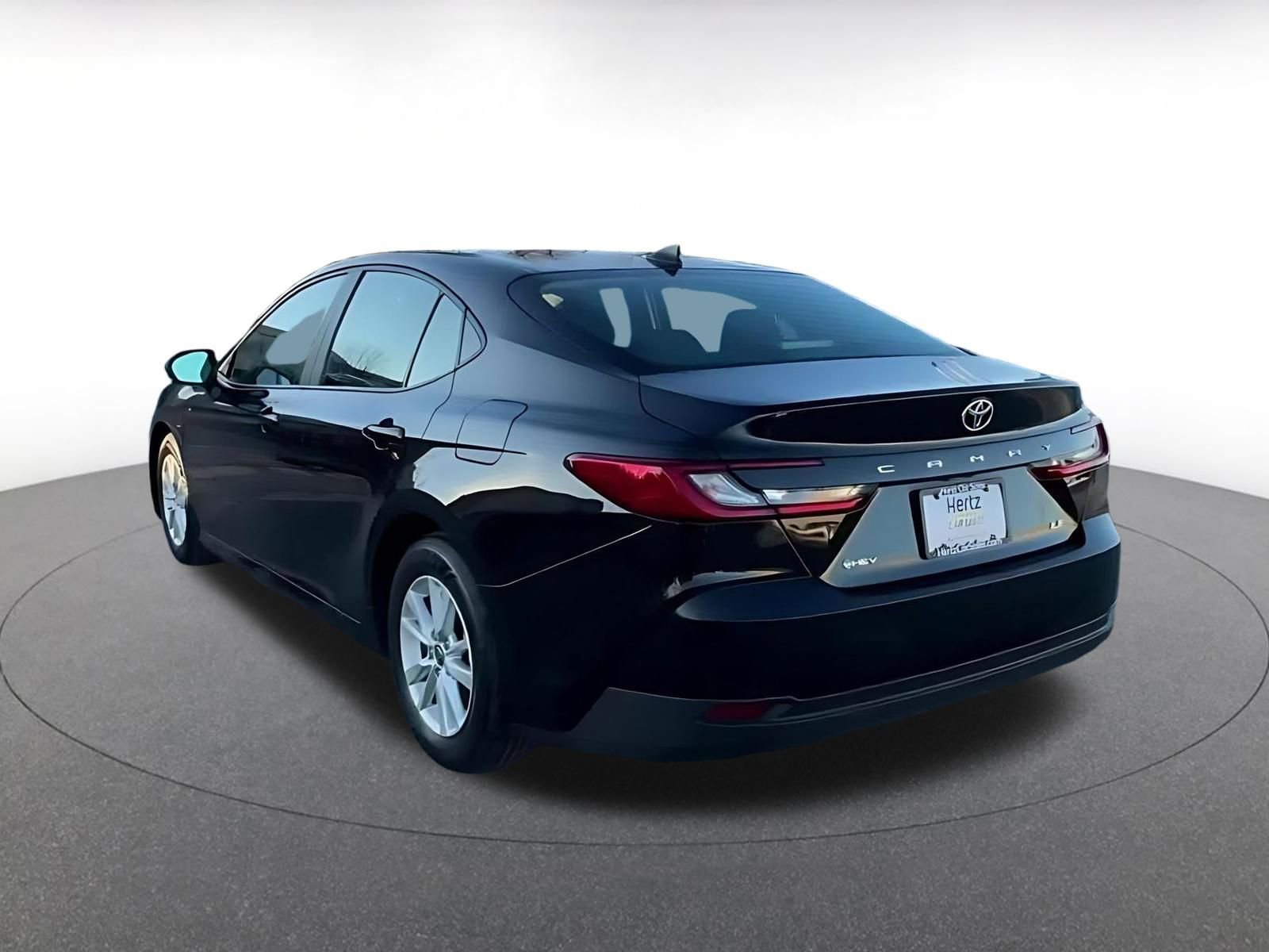 Used 2025 Toyota Camry LE image 11