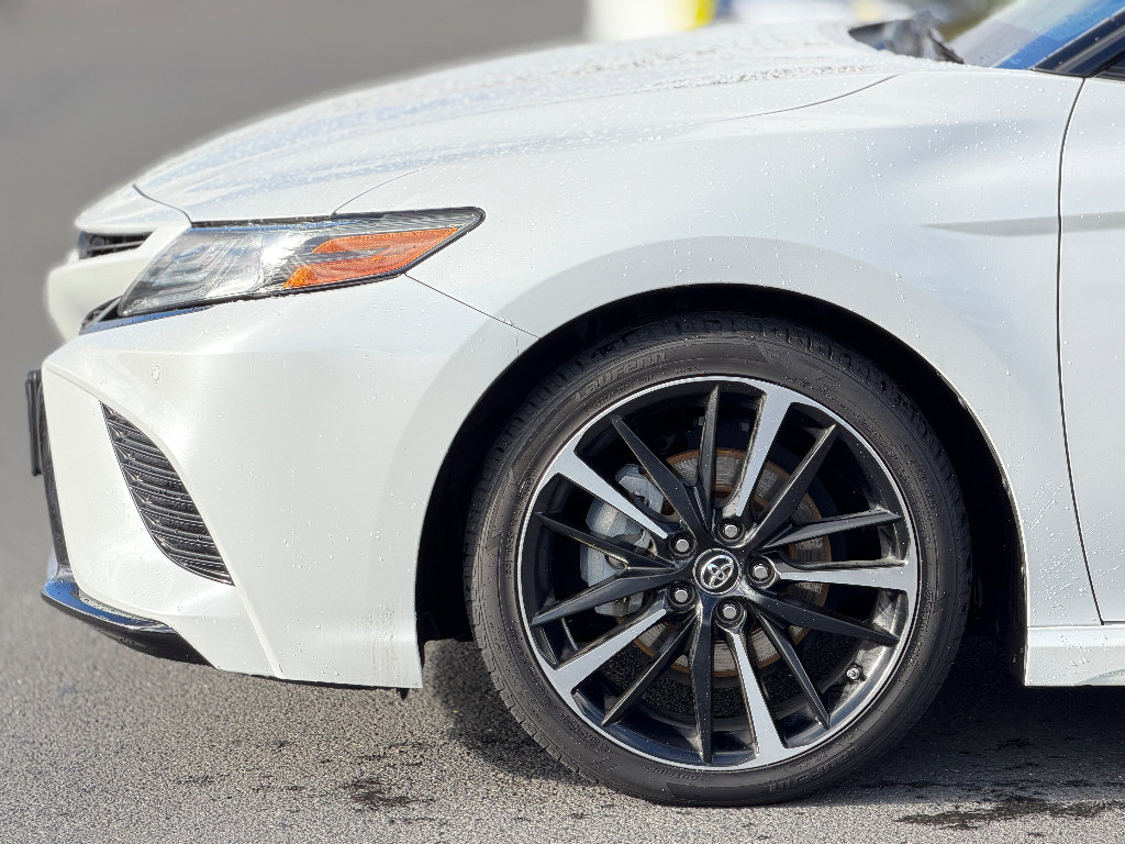 Used 2018 Toyota Camry XSE image 15