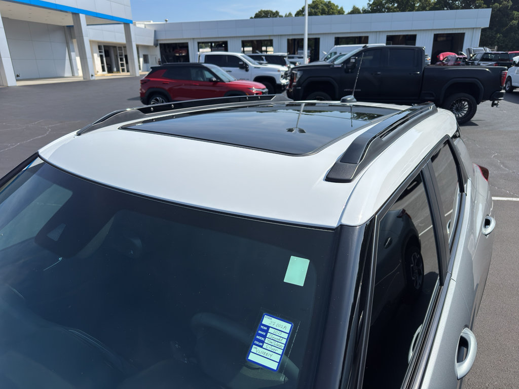 Used 2023 Chevrolet TrailBlazer ACTIV w/ Sun and Liftgate Package FWD image 6