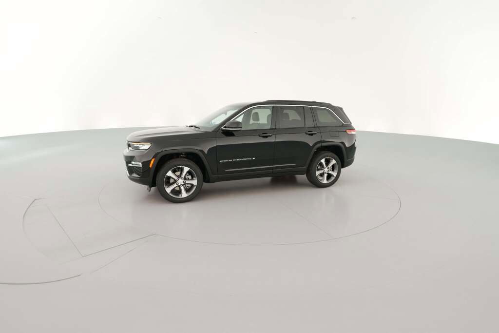 New 2025 Jeep Grand Cherokee Limited w/ Trailer Tow Package image 5
