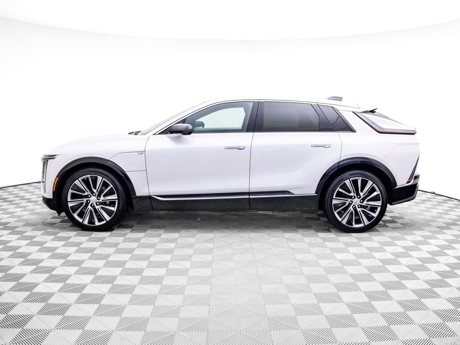 Certified 2025 Cadillac Lyriq Luxury w/ LPO, Floor Liner Package image 2