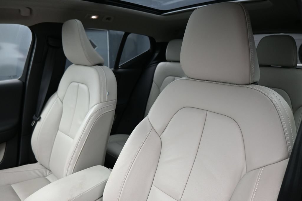 Used 2024 Volvo XC40 B5 Plus w/ Protection Package Premier AWD/4WD image 12