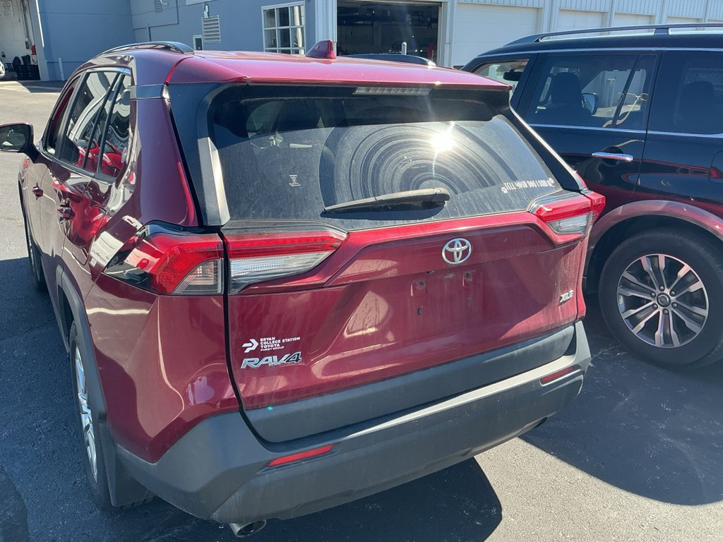 Used 2019 Toyota RAV4 XLE Premium FWD image 9