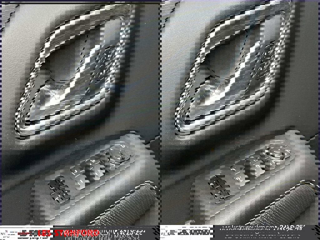 Used 2024 GMC Yukon XL SLT w/ SLT Premium Package AWD/4WD image 19