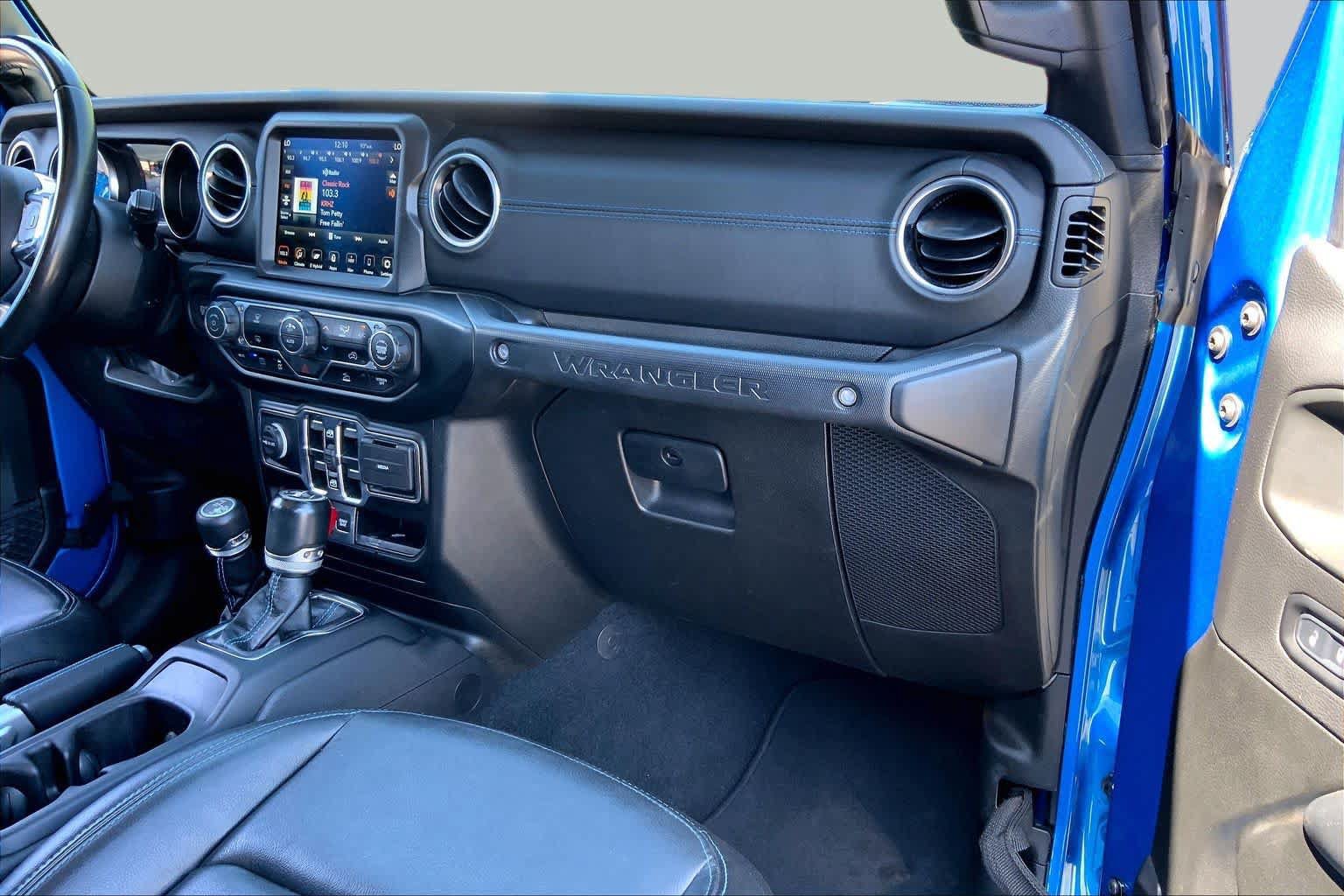 Used 2022 Jeep Wrangler Unlimited Rubicon 4xe AWD/4WD image 19