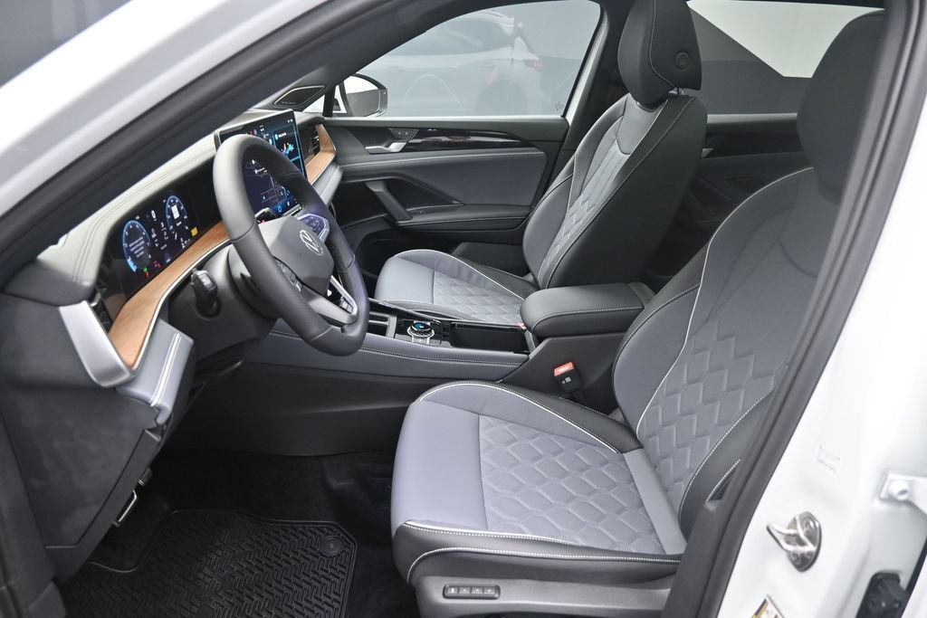 New 2026 Volkswagen Tiguan SEL R-Line AWD/4WD image 18