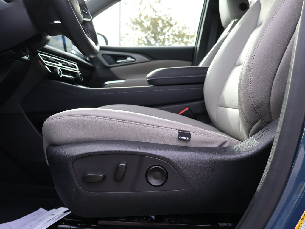 Used 2025 Chevrolet Traverse LT w/ Enhanced Driving Package FWD image 33