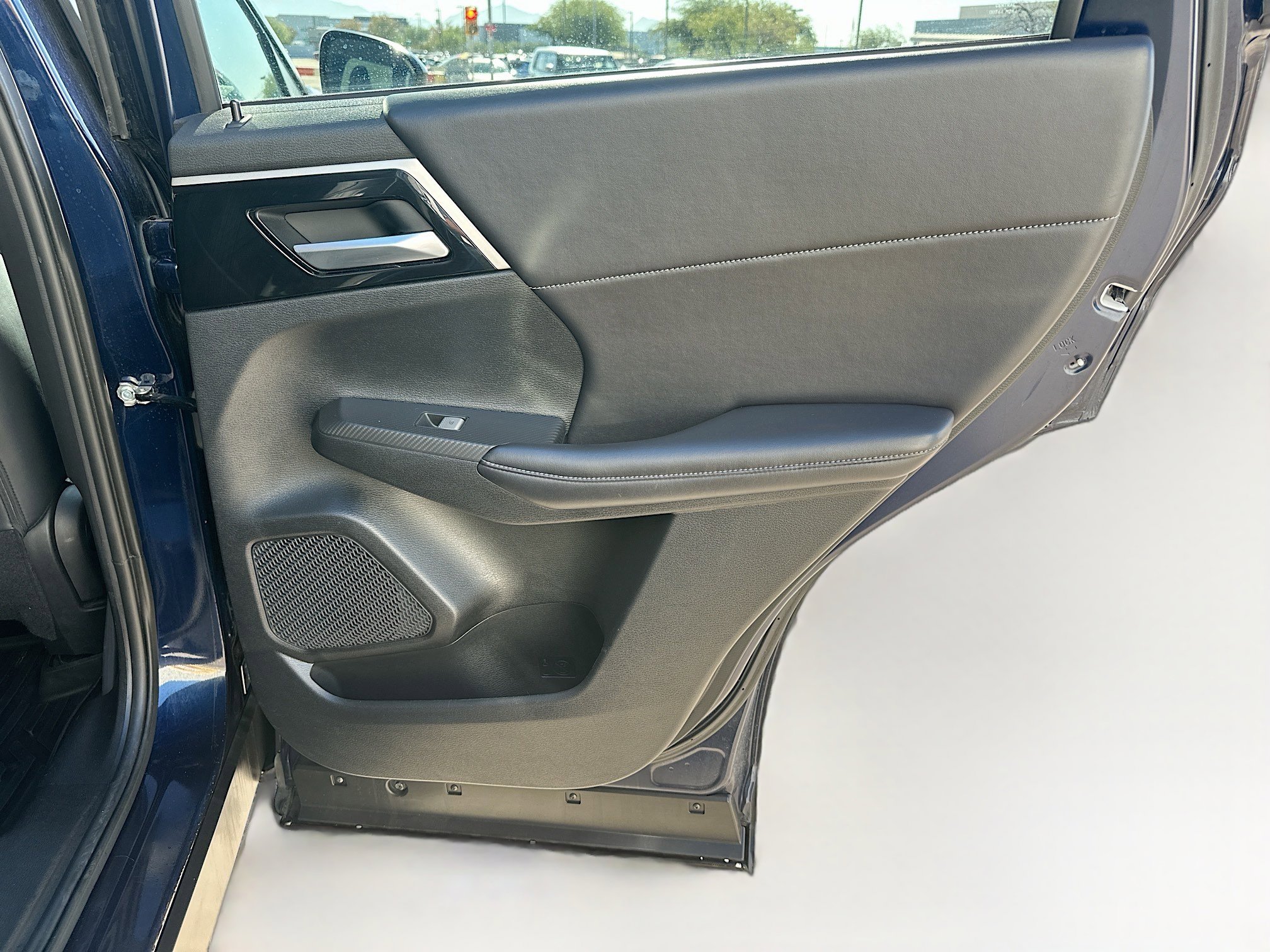 Used 2024 Mitsubishi Outlander SE image 30