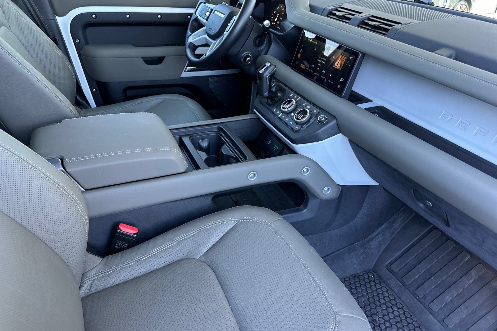 Used 2024 Land Rover Defender 110 S AWD/4WD image 19