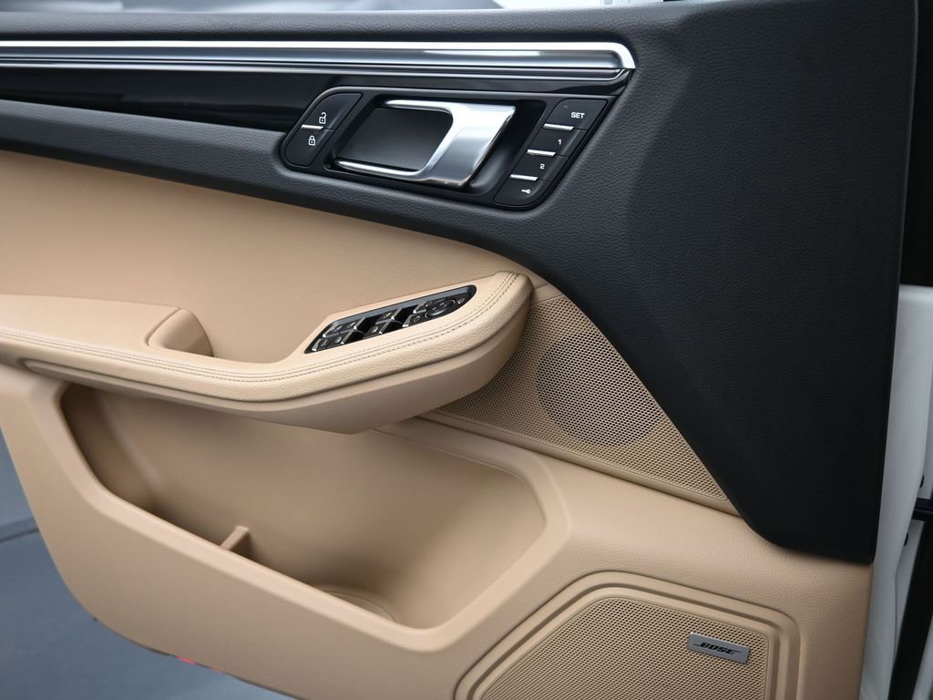 Certified 2022 Porsche Macan AWD/4WD image 25