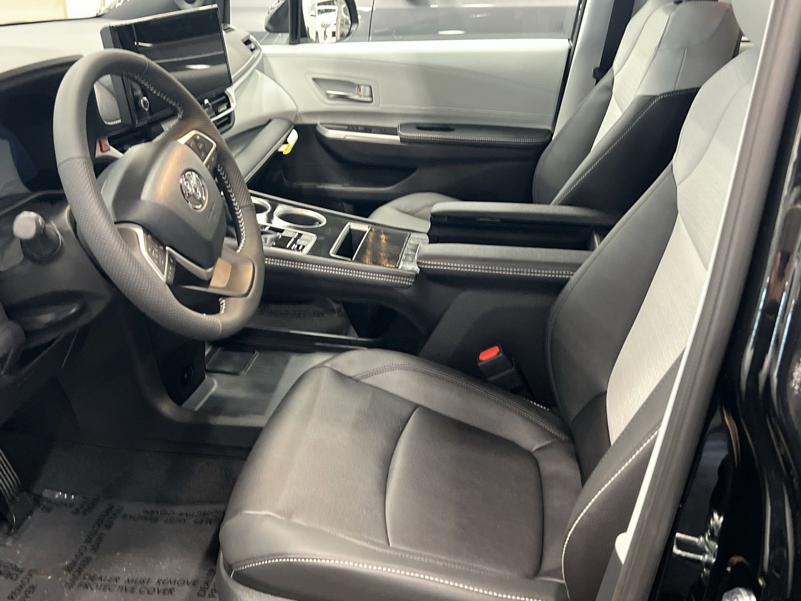 Used 2026 Toyota Sienna XSE image 10