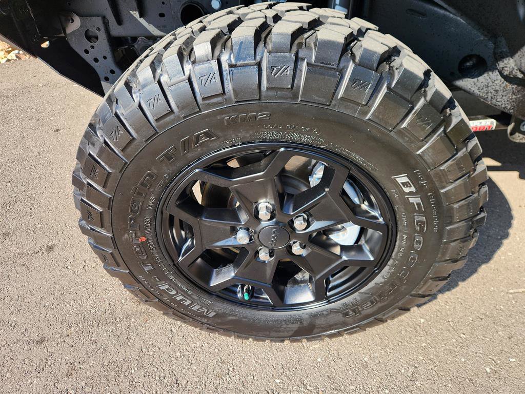 Used 2025 Jeep Wrangler Sport image 9