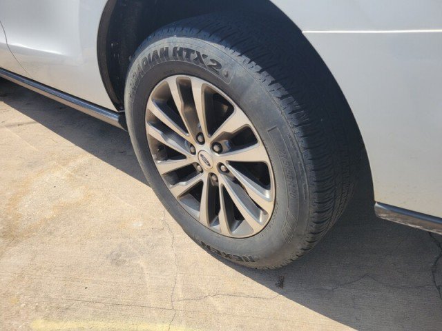 Used 2018 Ford Expedition Limited RWD image 5