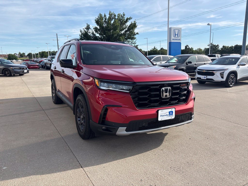 Certified 2025 Honda Pilot TrailSport image 3