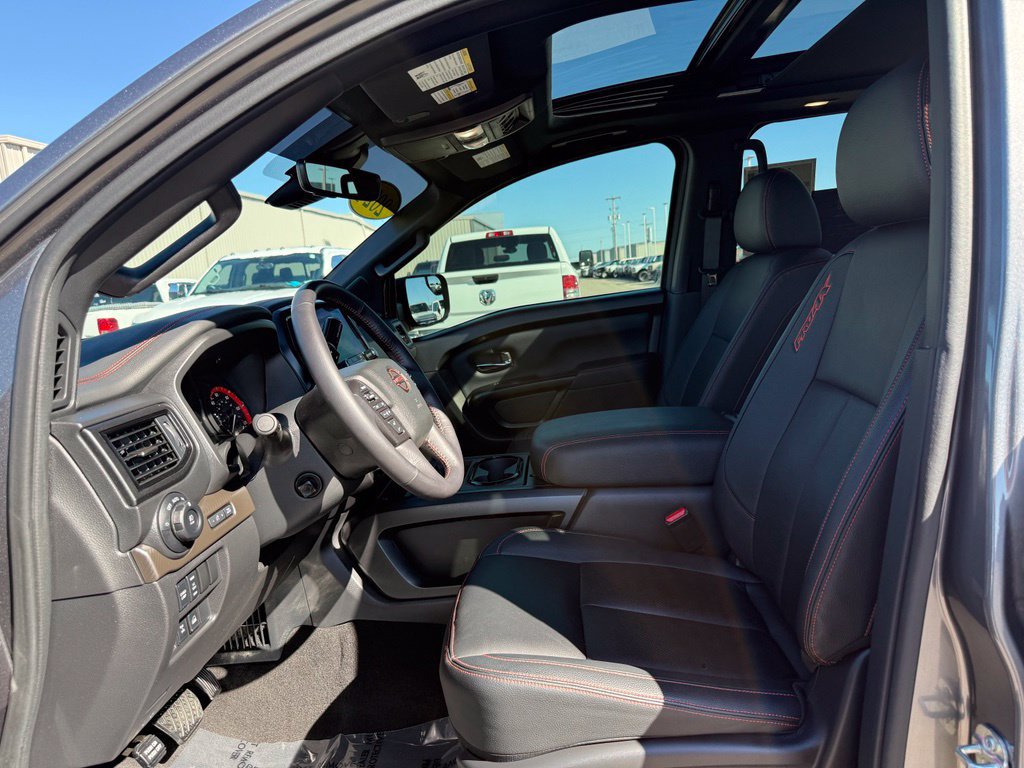 Used 2024 Nissan Titan PRO-4X w/ Pro-4x Convenience Package AWD/4WD image 5