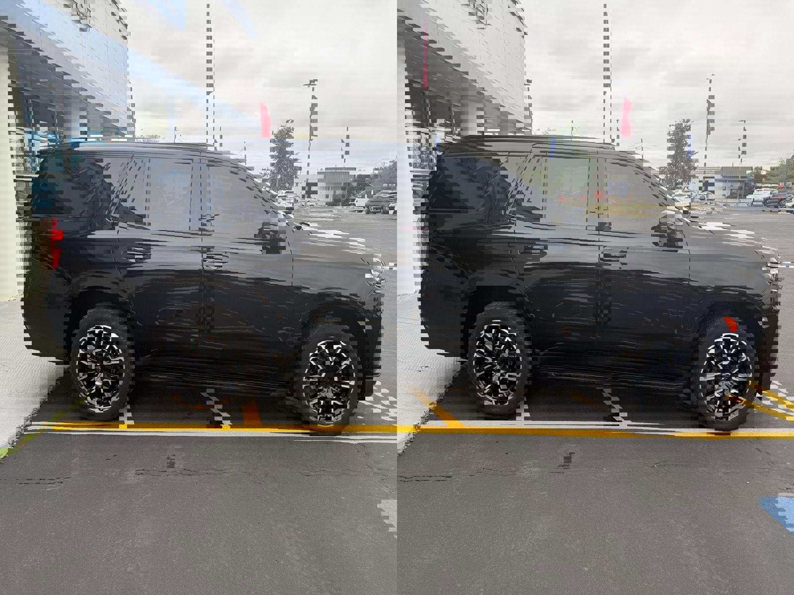 Used 2022 Chevrolet Tahoe RST w/ Luxury Package image 8