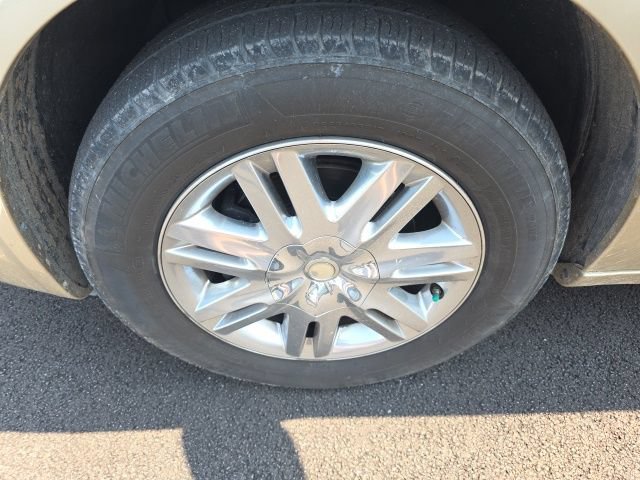 Used 2010 Chrysler Town & Country Touring FWD image 7