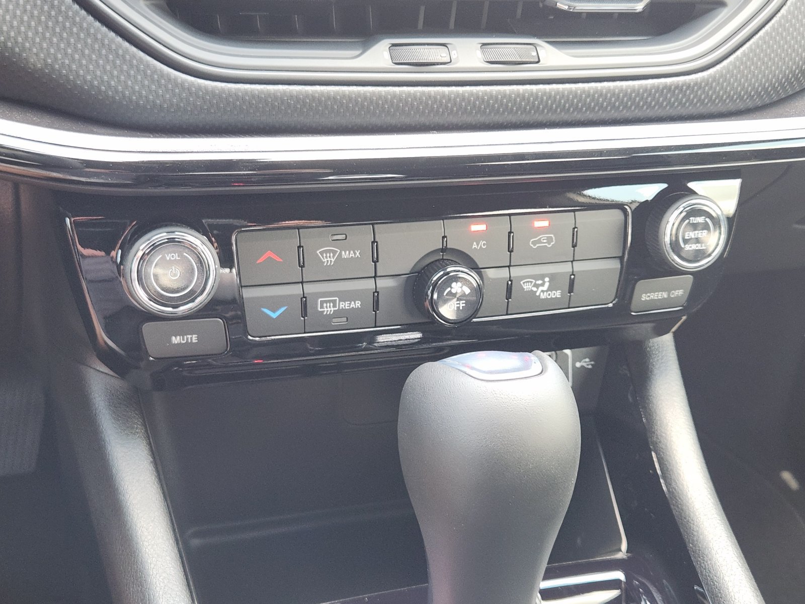 New 2026 Jeep Compass Latitude AWD/4WD image 18