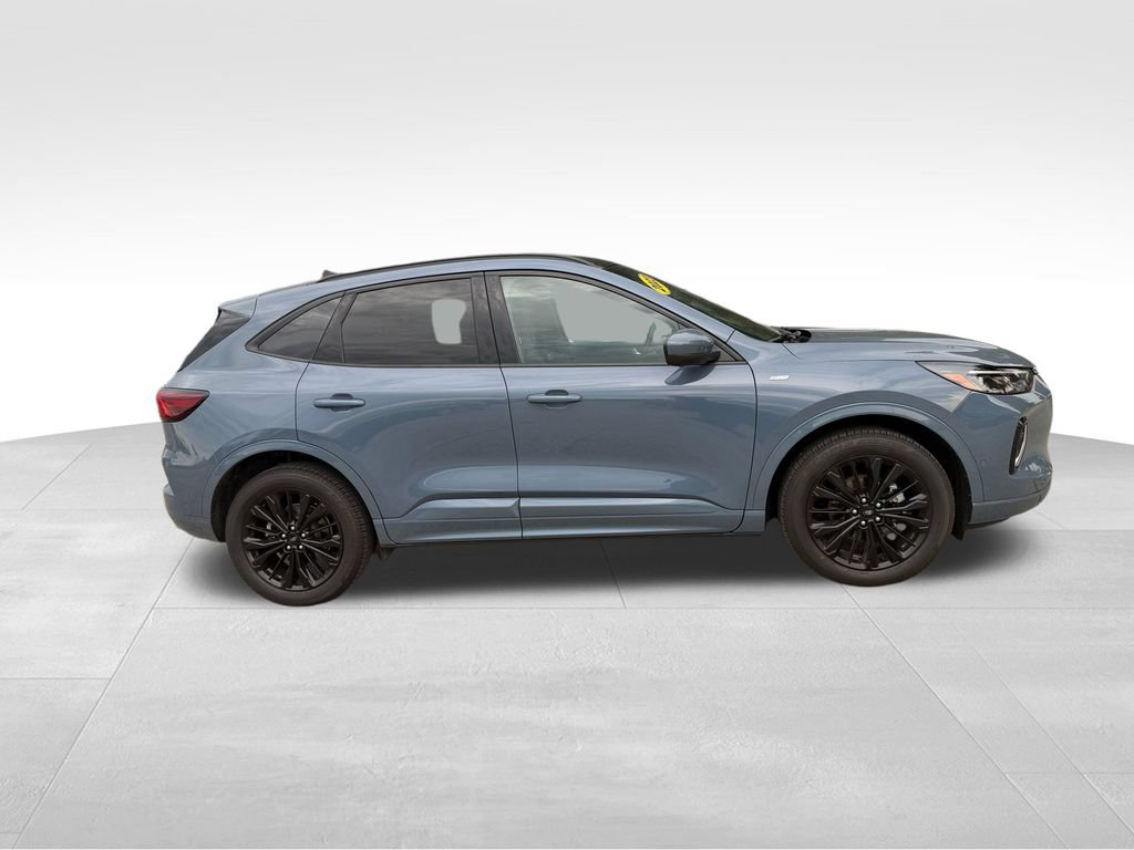 Used 2023 Ford Escape ST-Line Elite w/ Premium Technology Package AWD/4WD image 4