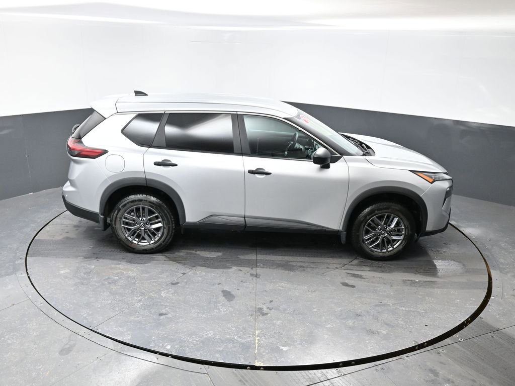 Used 2024 Nissan Rogue S image 39